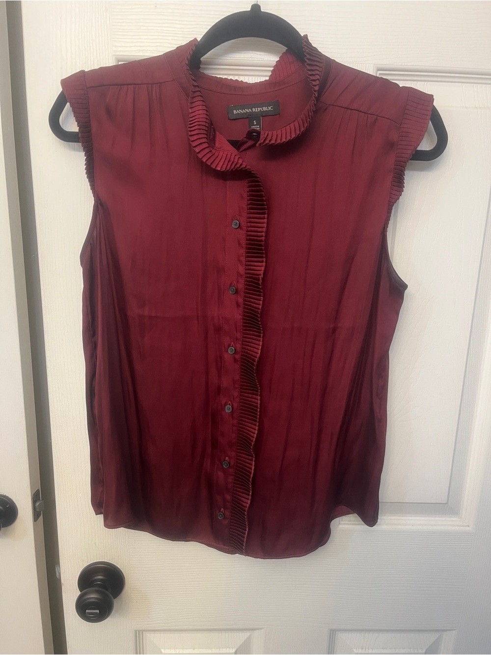 Banana Republic Women's Sleeveless Ruffle-Trim Blouse Burgundy size S